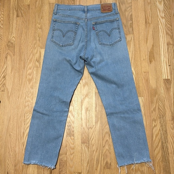 Levi's Wedgie Straight Raw Hem Distressed Light Wash High Rise Women's Jeans - Picture 8 of 10